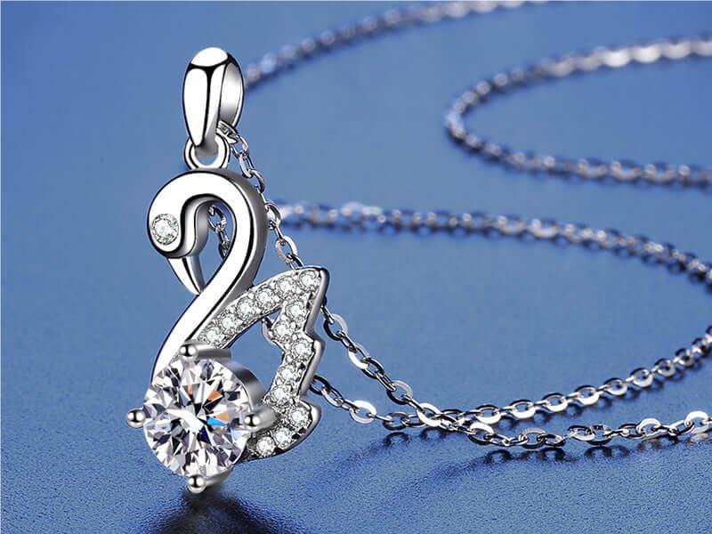 Sparkling and Eye-Catching: A Guide to Wearing Moissanite Necklaces in Style