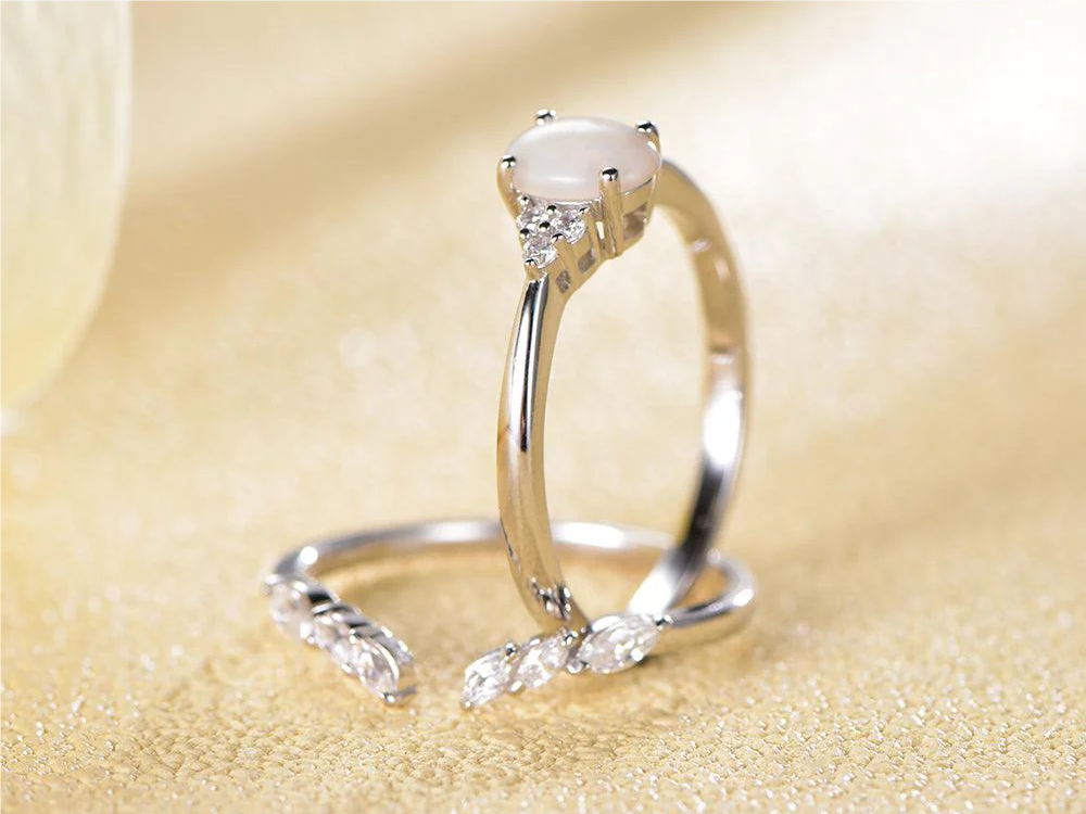Simple Unique Engagement Rings: Celebrating Love with Timeless Elegance